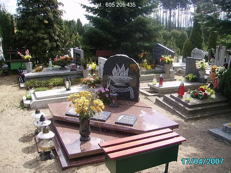 Grobowiec rodzinny z granitu