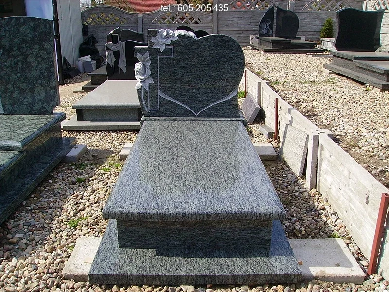 Nagrobek pojedynczy z granitu