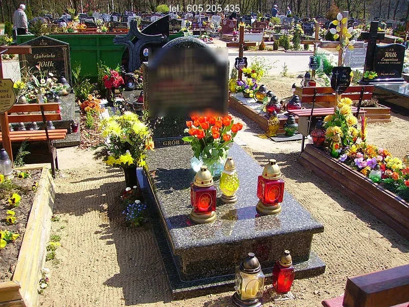 Nagrobek pojedynczy z granitu