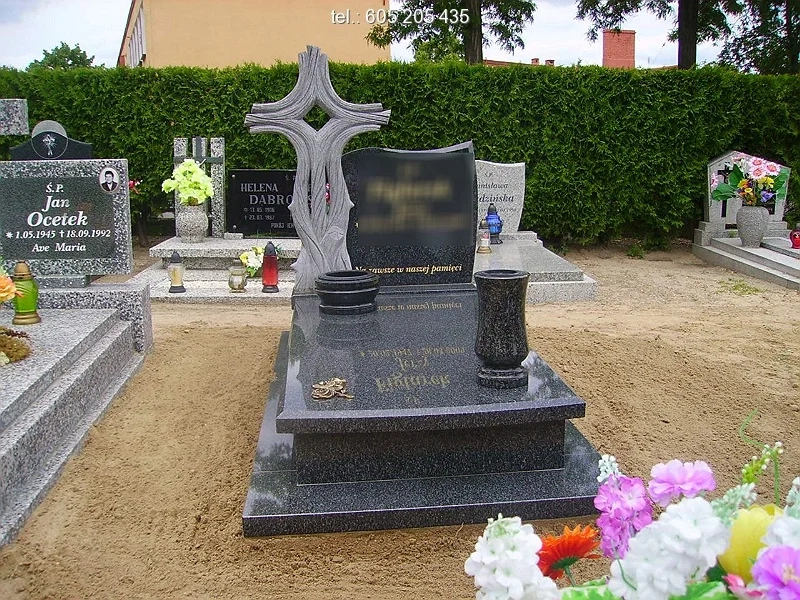 Nagrobek pojedynczy z granitu